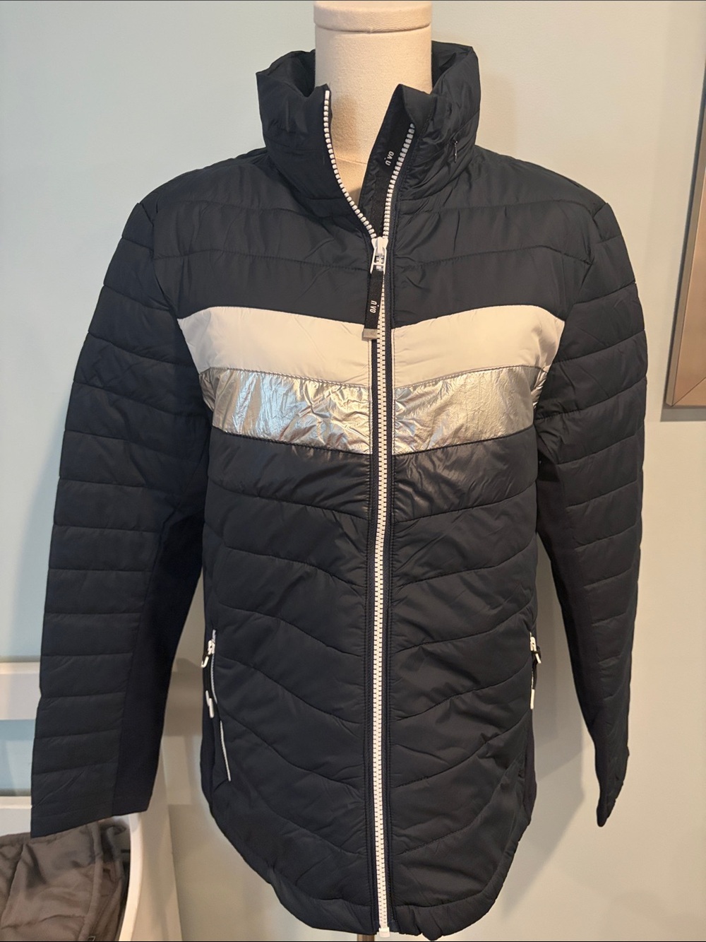 NWT navy and silver light puffer jacket
